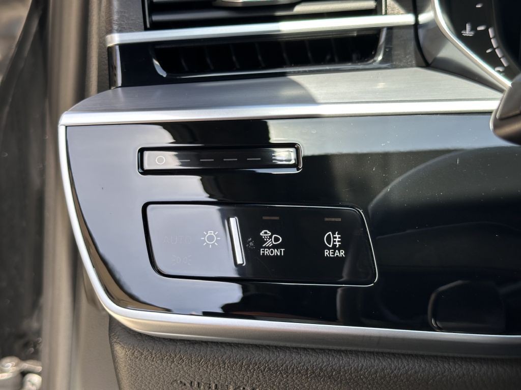 2021 Audi A8 Image 34