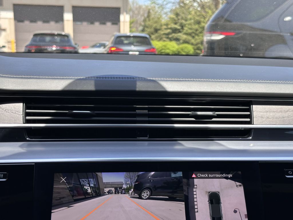 2021 Audi A8 Image 44