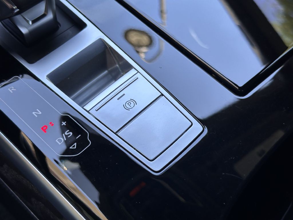 2021 Audi A8 Image 54