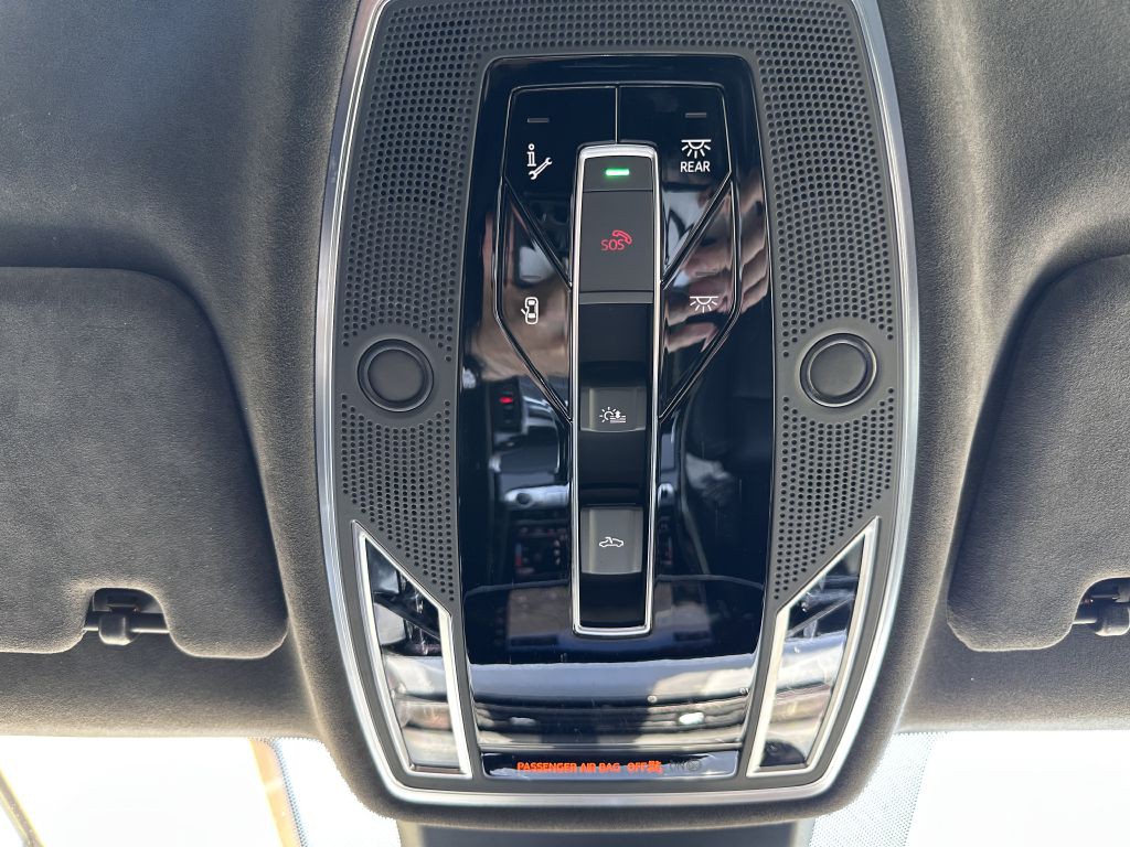 2021 Audi A8 Image 60