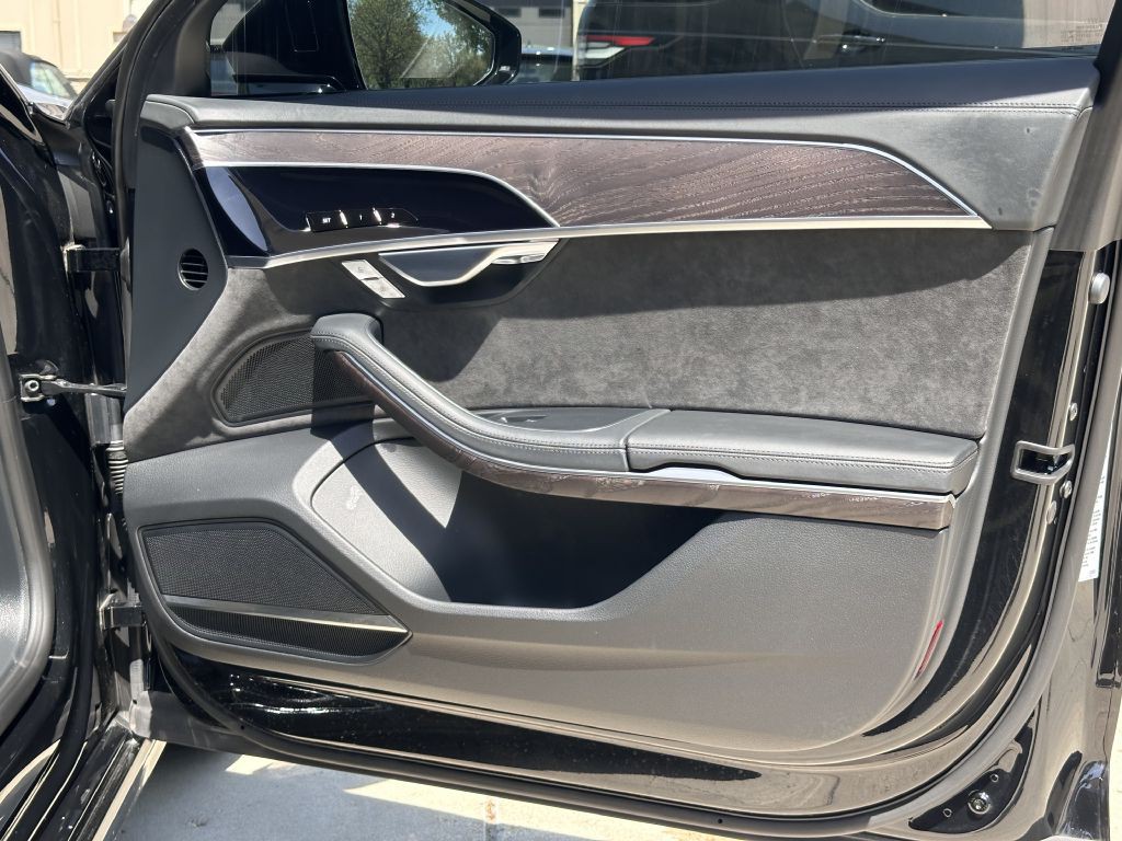 2021 Audi A8 Image 65