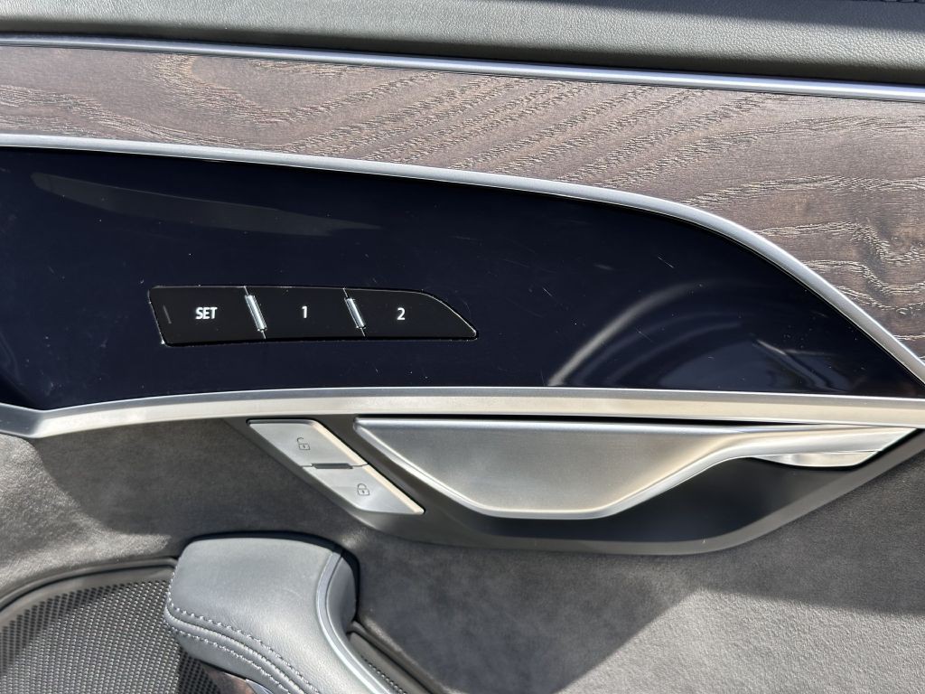 2021 Audi A8 Image 67