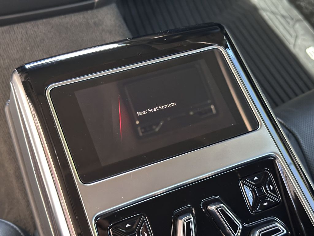 2021 Audi A8 Image 95