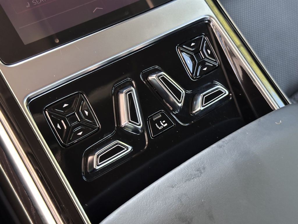 2021 Audi A8 Image 96