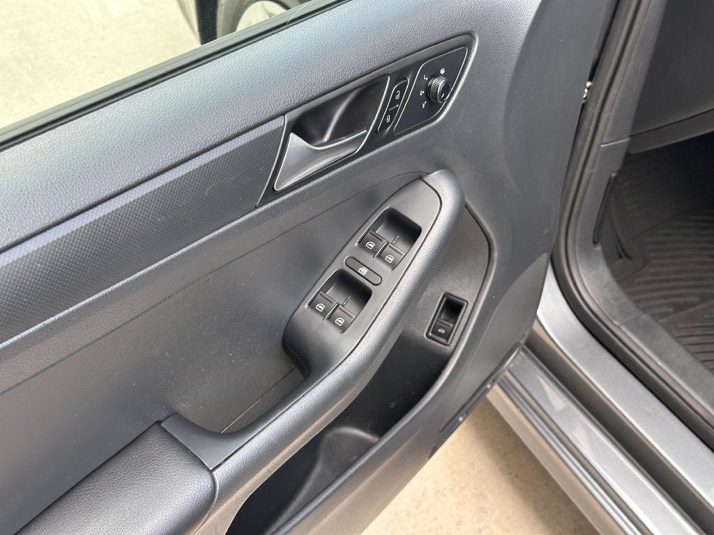 2015 Volkswagen Jetta Image 25