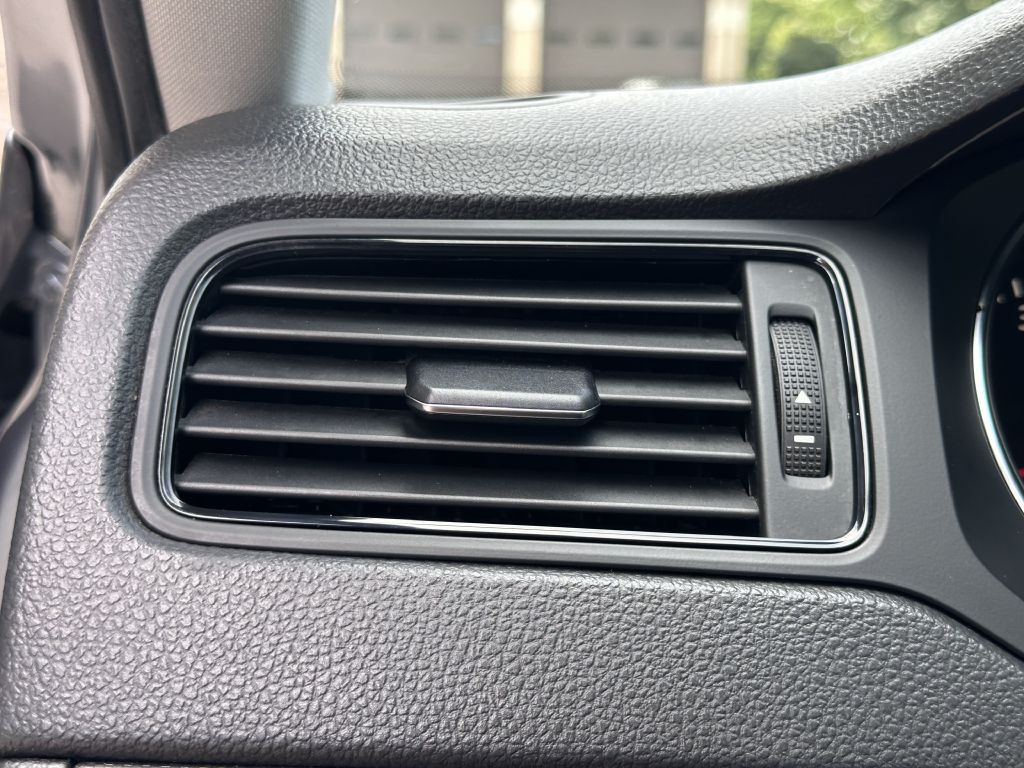 2015 Volkswagen Jetta Image 33