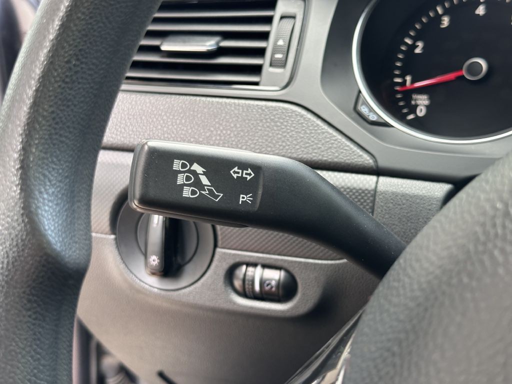 2015 Volkswagen Jetta Image 40