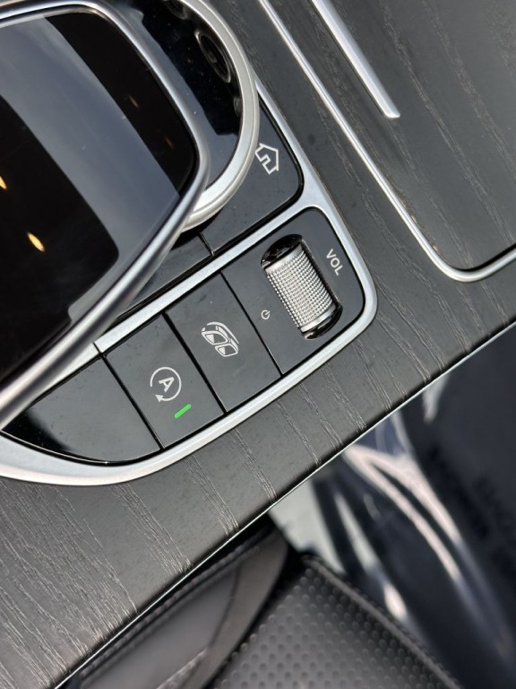 2019 Mercedes-Benz C-Class Image 55