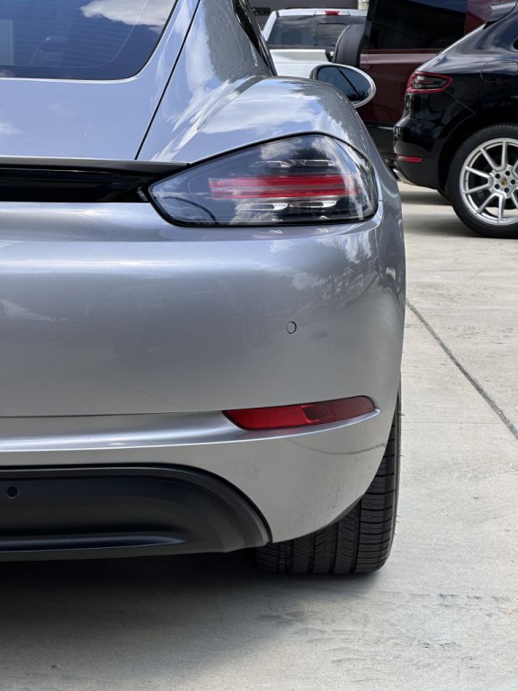 2017 Porsche Cayman Image 15