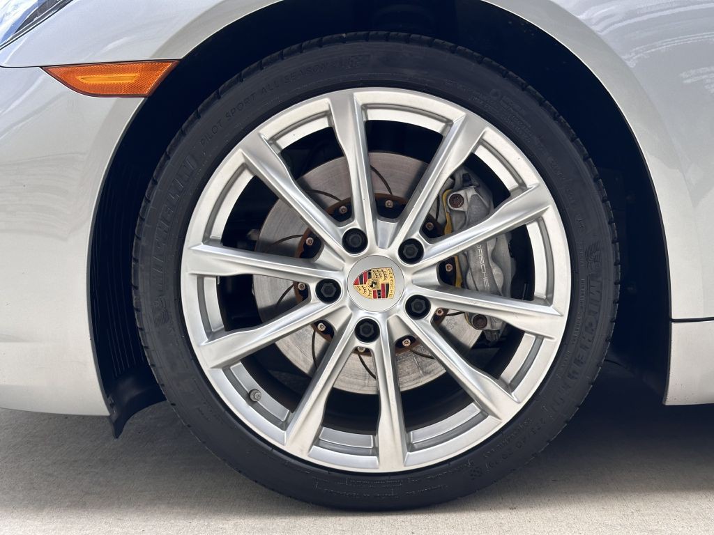 2017 Porsche Cayman Image 18