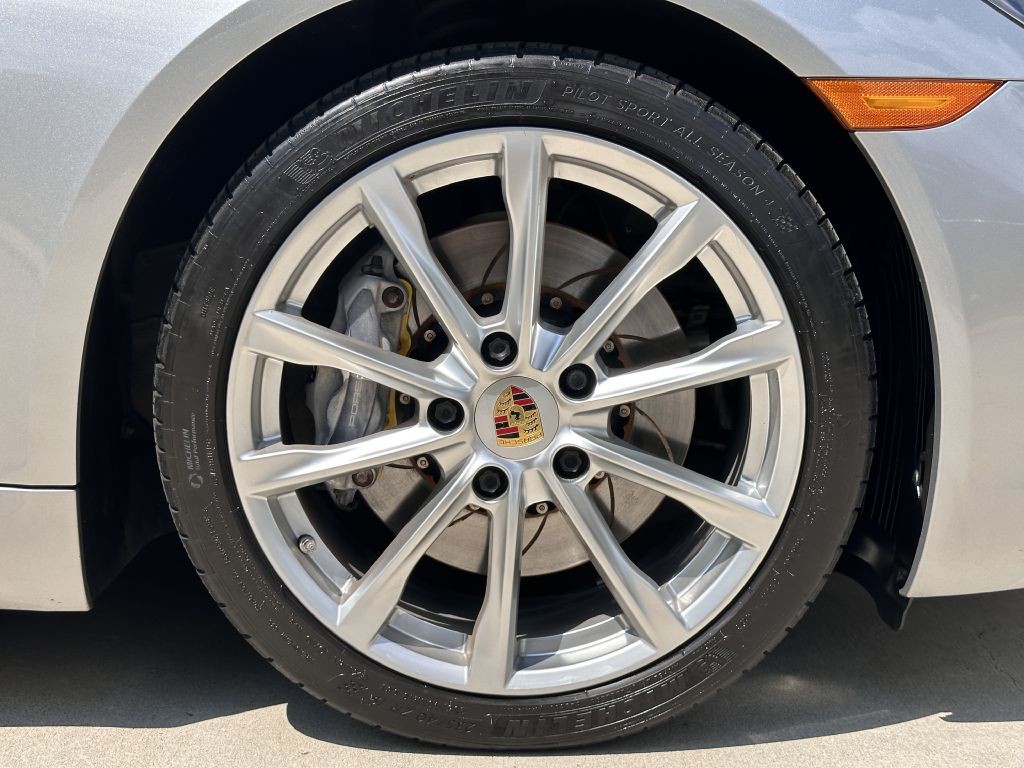 2017 Porsche Cayman Image 21