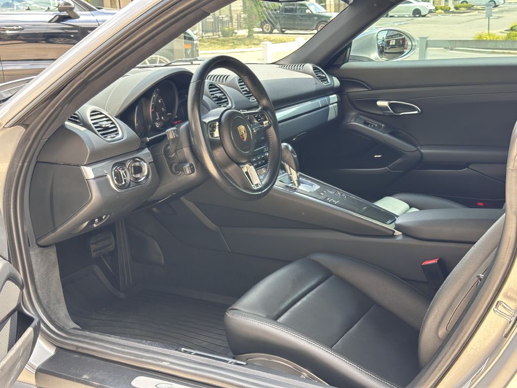 2017 Porsche Cayman Image 23