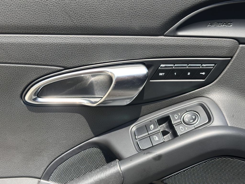 2017 Porsche Cayman Image 26