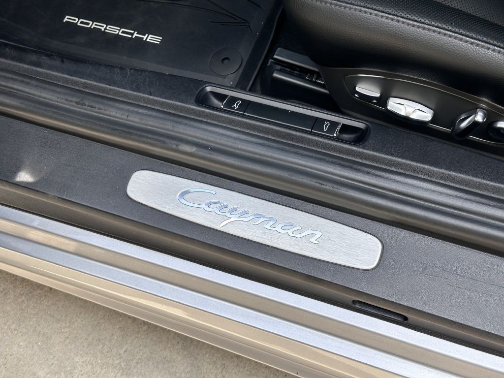 2017 Porsche Cayman Image 29