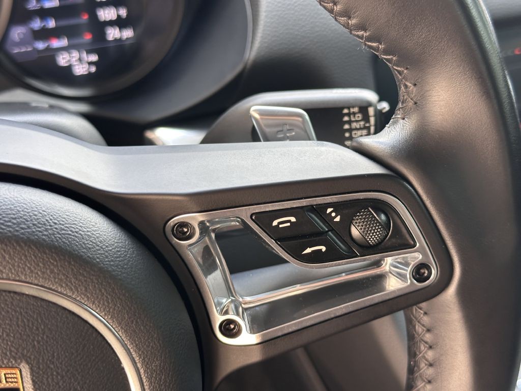 2017 Porsche Cayman Image 40
