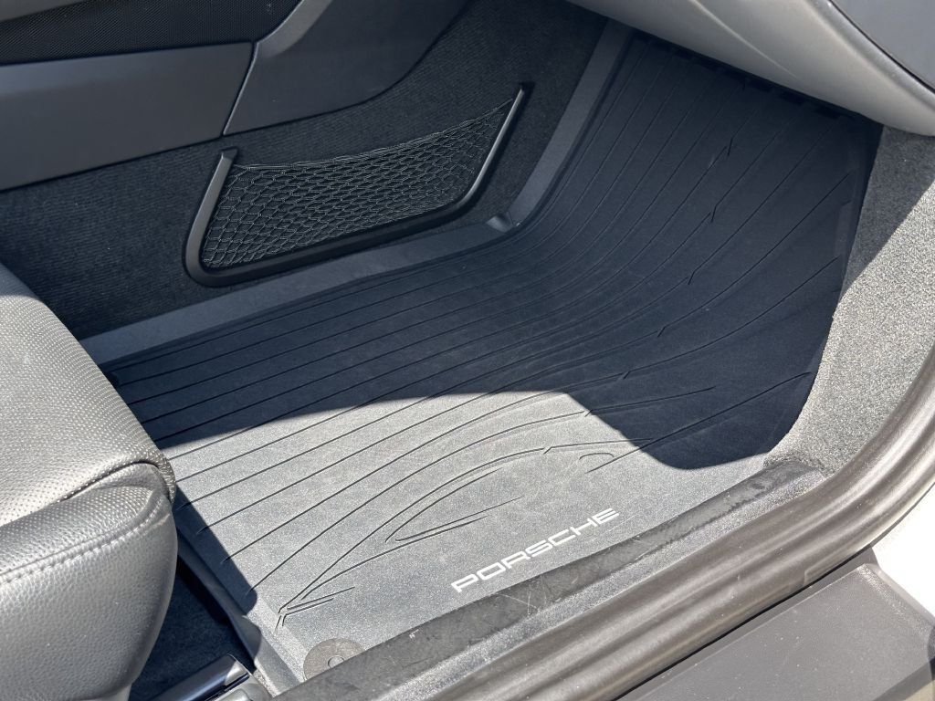 2017 Porsche Cayman Image 71