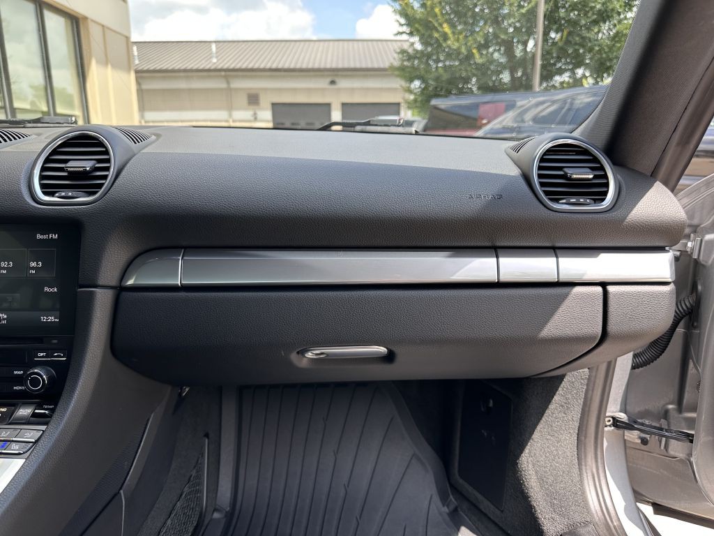 2017 Porsche Cayman Image 75