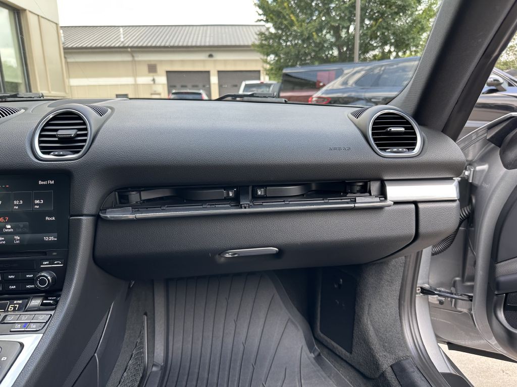 2017 Porsche Cayman Image 77