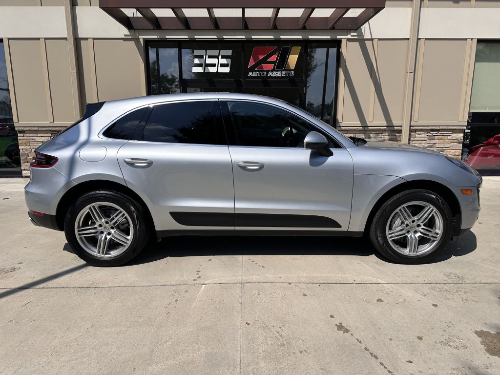 2016 Porsche Macan Image 2