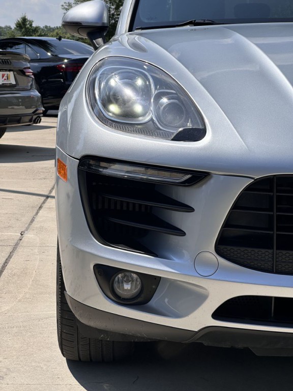 2016 Porsche Macan Image 12