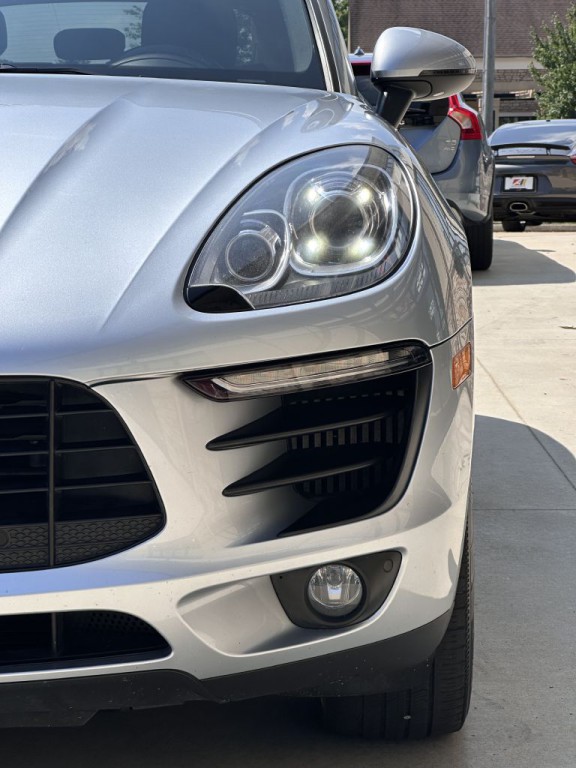 2016 Porsche Macan Image 13