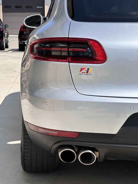 2016 Porsche Macan Image 14
