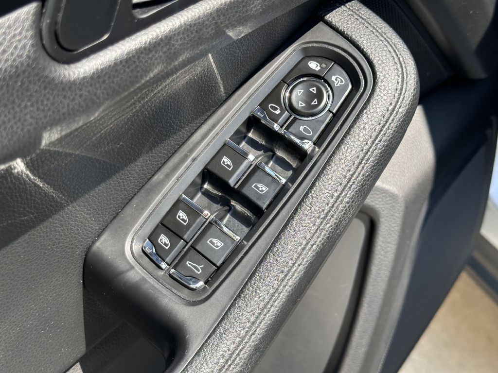 2016 Porsche Macan Image 26