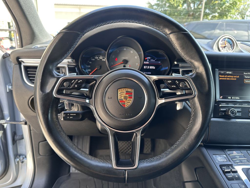 2016 Porsche Macan Image 34