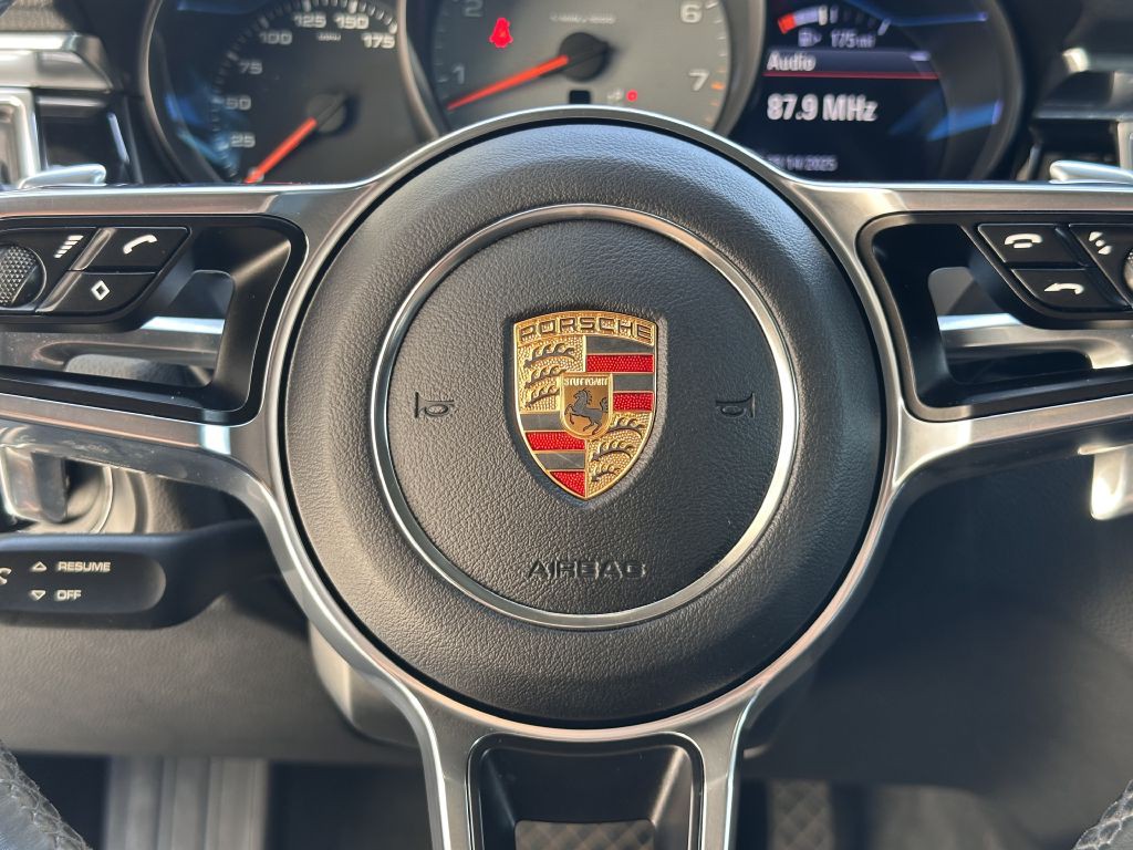 2016 Porsche Macan Image 35