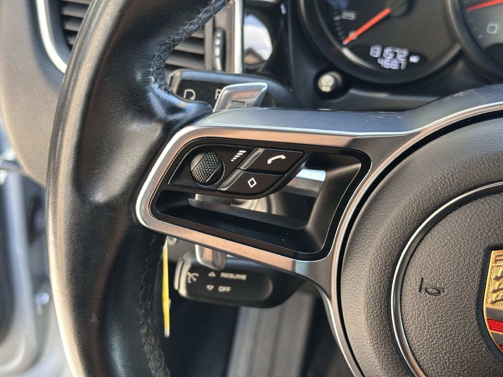 2016 Porsche Macan Image 36