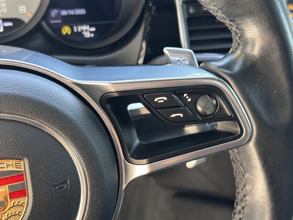 2016 Porsche Macan Image 37