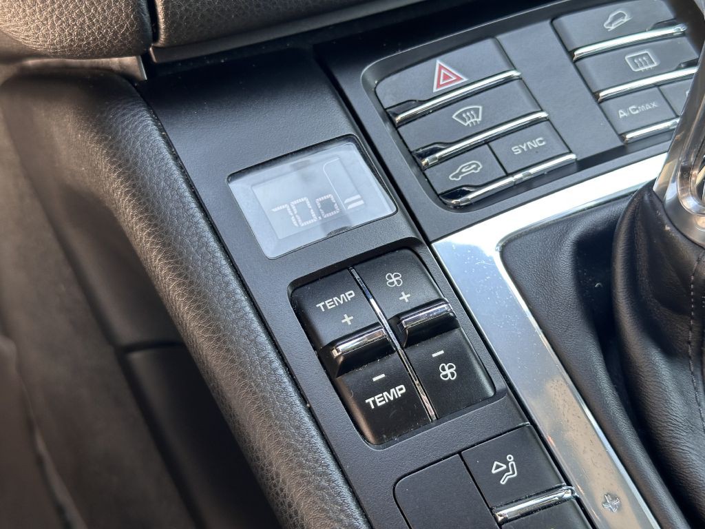 2016 Porsche Macan Image 44