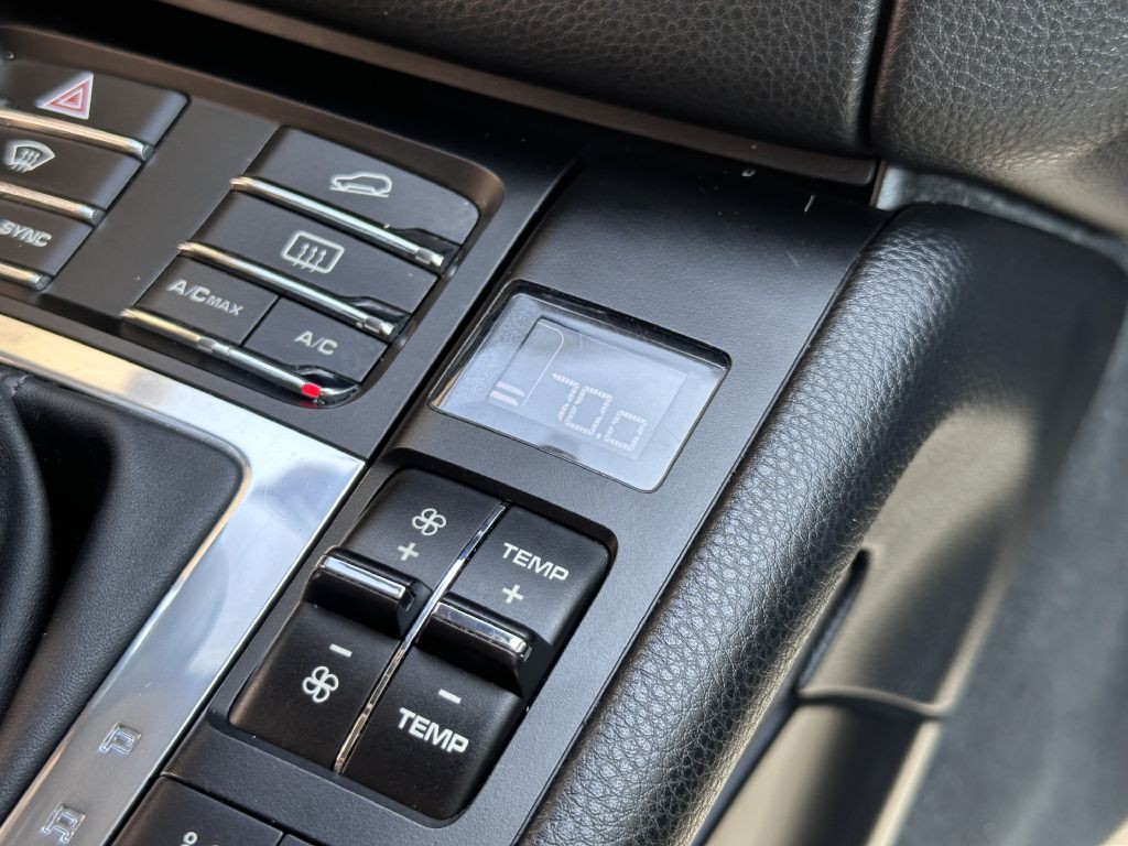 2016 Porsche Macan Image 46
