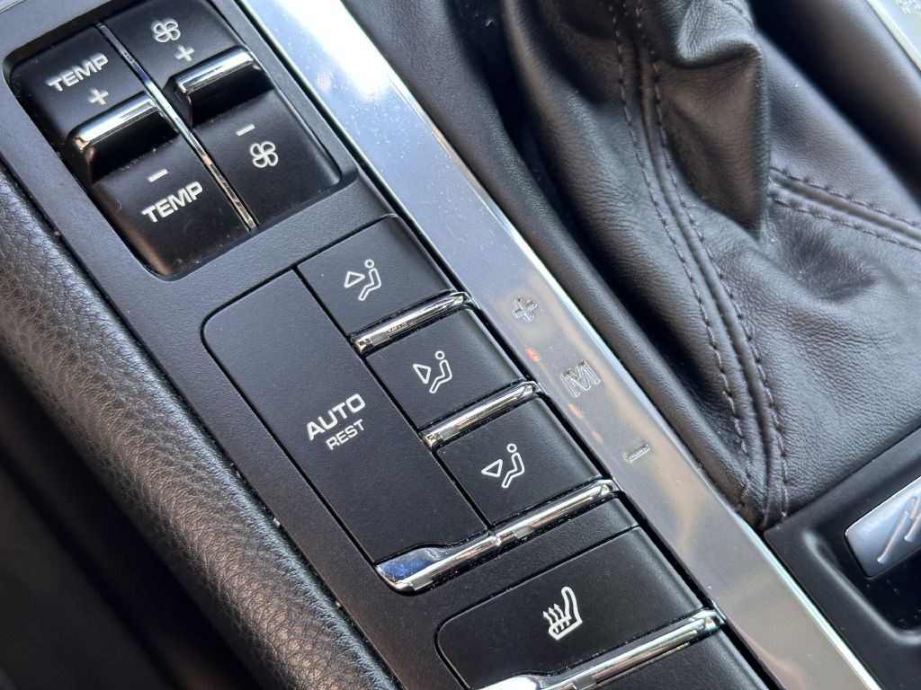 2016 Porsche Macan Image 47