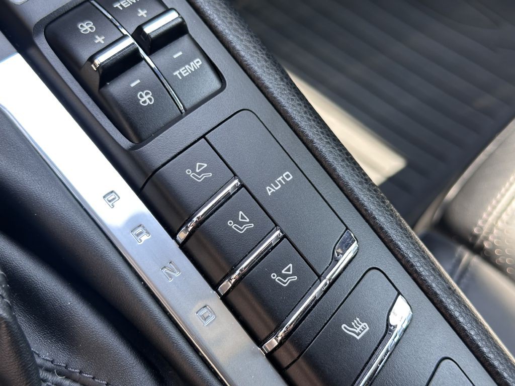 2016 Porsche Macan Image 48
