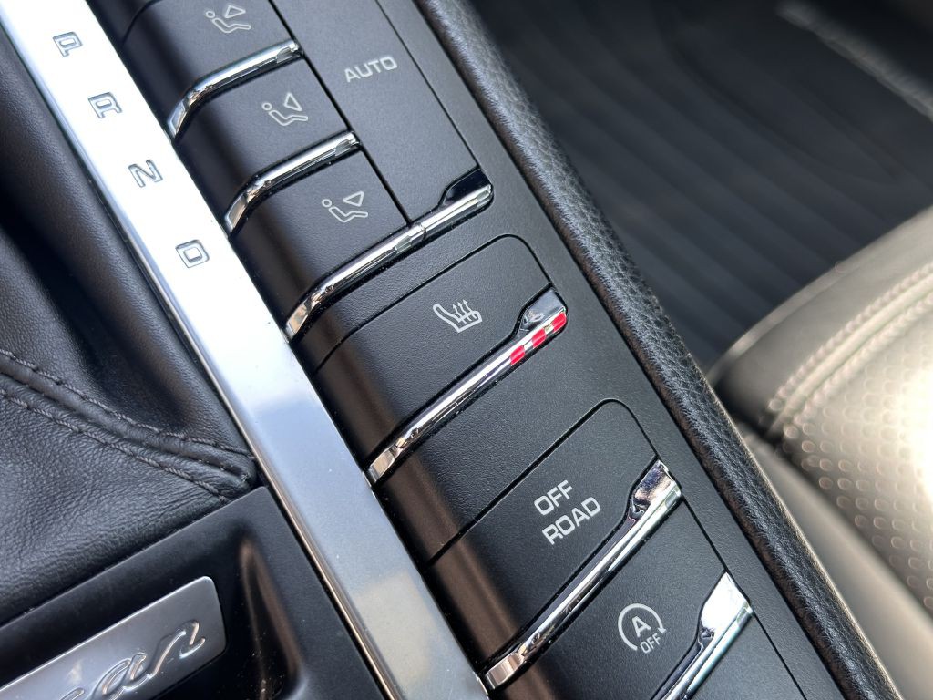 2016 Porsche Macan Image 50
