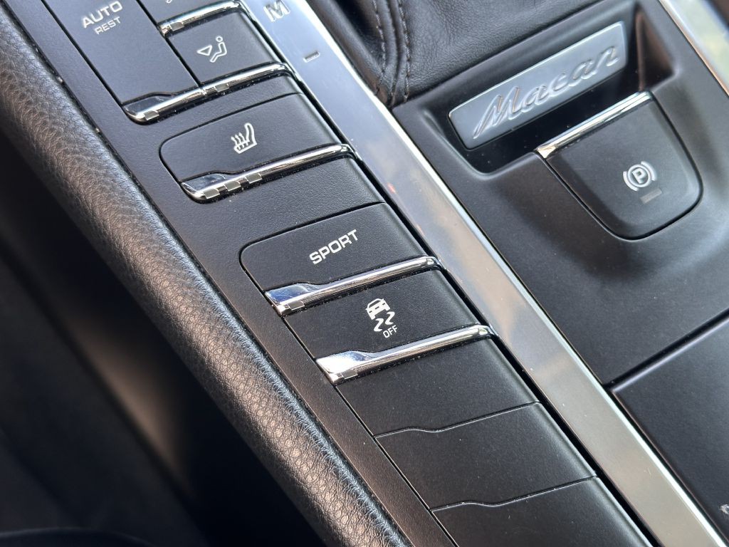 2016 Porsche Macan Image 51