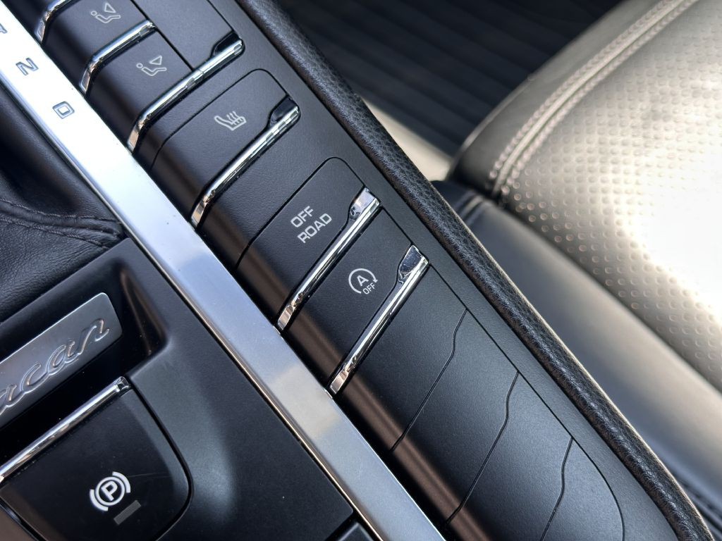 2016 Porsche Macan Image 52