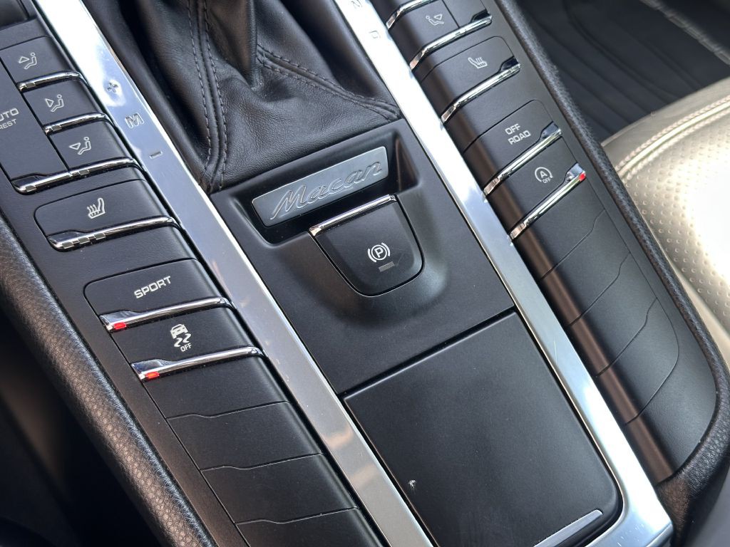 2016 Porsche Macan Image 53