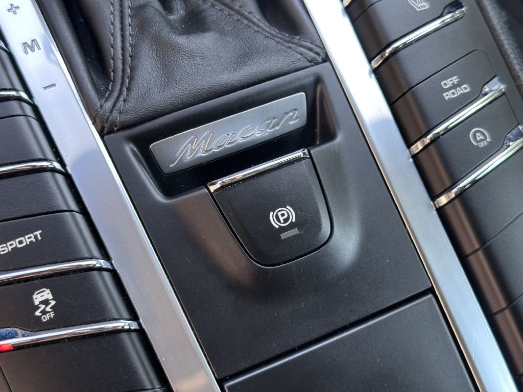 2016 Porsche Macan Image 55