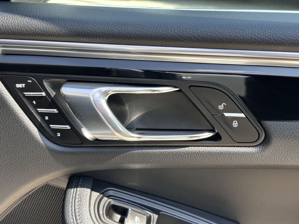 2016 Porsche Macan Image 67
