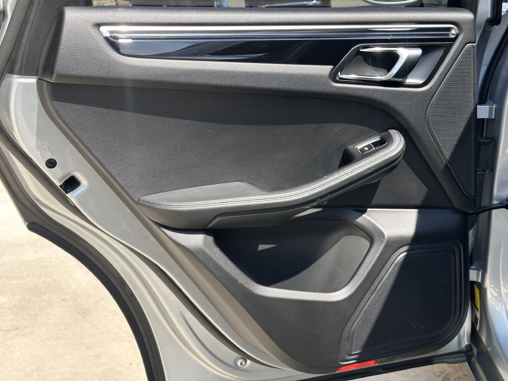 2016 Porsche Macan Image 83
