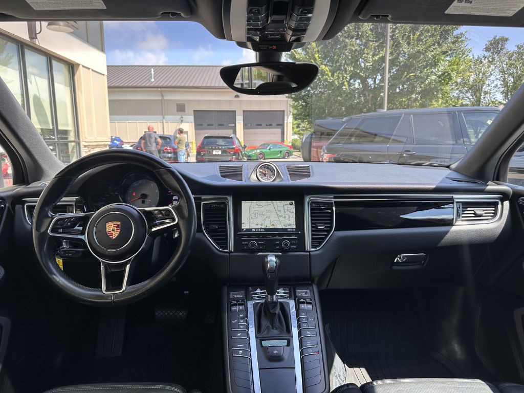 2016 Porsche Macan Image 93