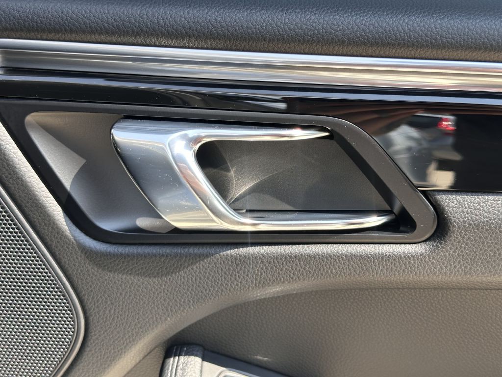 2016 Porsche Macan Image 97