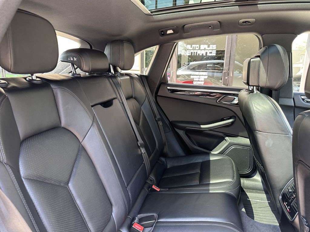 2016 Porsche Macan Image 102