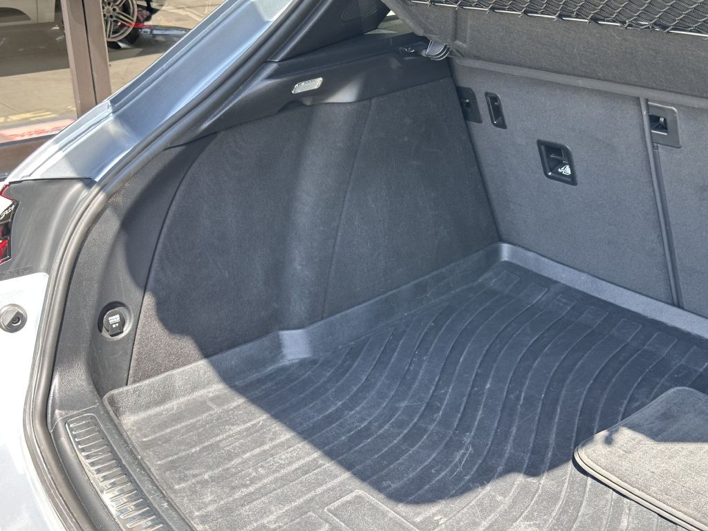 2016 Porsche Macan Image 105