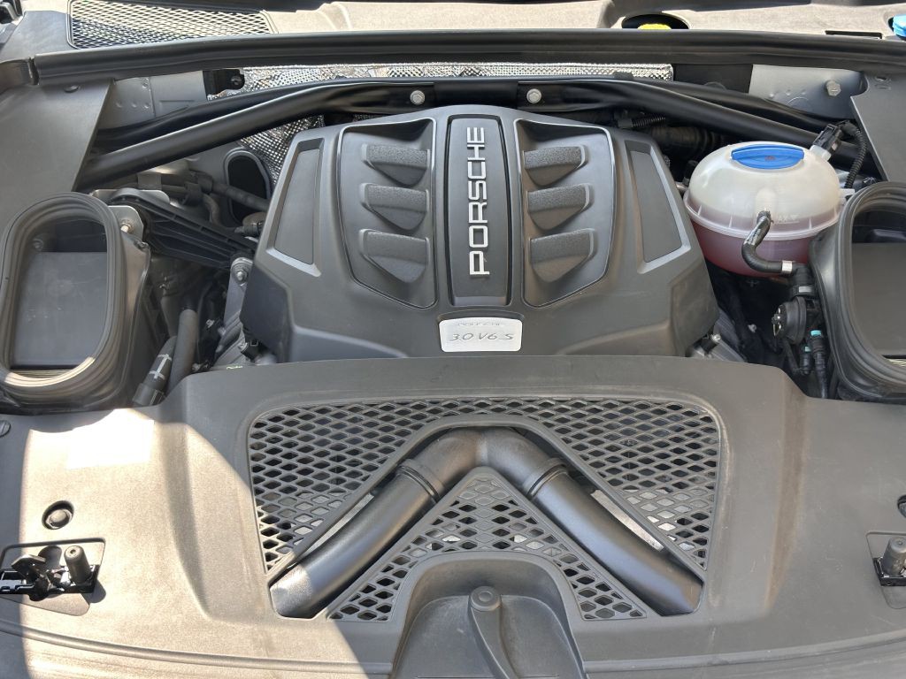 2016 Porsche Macan Image 110