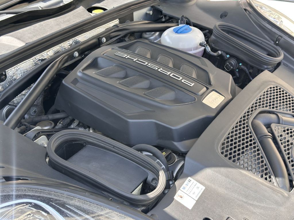 2016 Porsche Macan Image 111