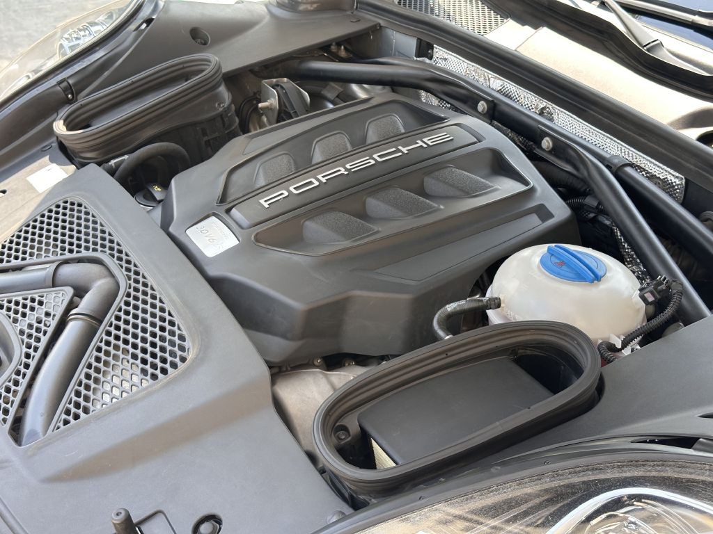 2016 Porsche Macan Image 112