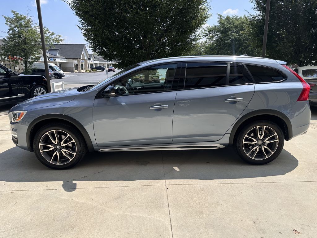 2018 Volvo V60 Image 6